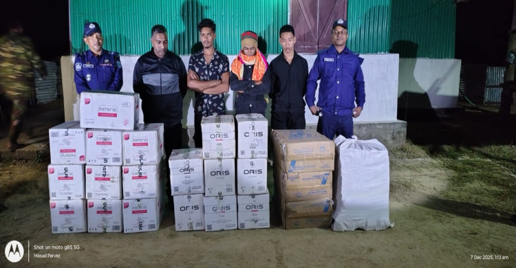 রাজস্থলীতে অবৈধ সিগারেট নিয়ে শিমুল মেম্বারসহ  ৪ জন আটক