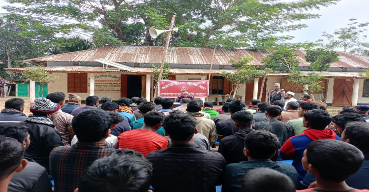 জনসচেতনতা বাড়াতে দুর্গম পাহাড়ে ৩৭ বিজিবির উঠান বৈঠক