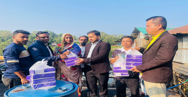 পাবলিক হেলথ এলাকায় অগ্নিকাণ্ডে ক্ষতিগ্রস্তদের খোঁজ নিলেন হাবীব আজম