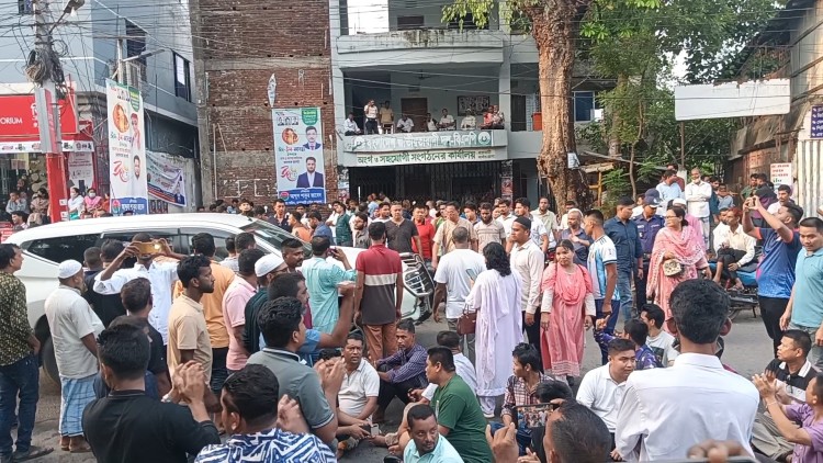 পার্বত্য মন্ত্রীর পদত্যাগ ঘিরে রাঙামাটিতে বিএনপি নেতাকর্মীদের বিক্ষোভ, সড়ক অবরোধে যানজট