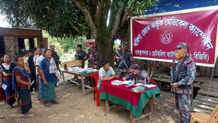 সীমান্তবর্তী দুর্গম বড়হরিণার তাগলক ঘাটে বিজিবির মেডিক্যাল ক্যাম্প, চিকিৎসা পেলেন ১২৯ রোগী