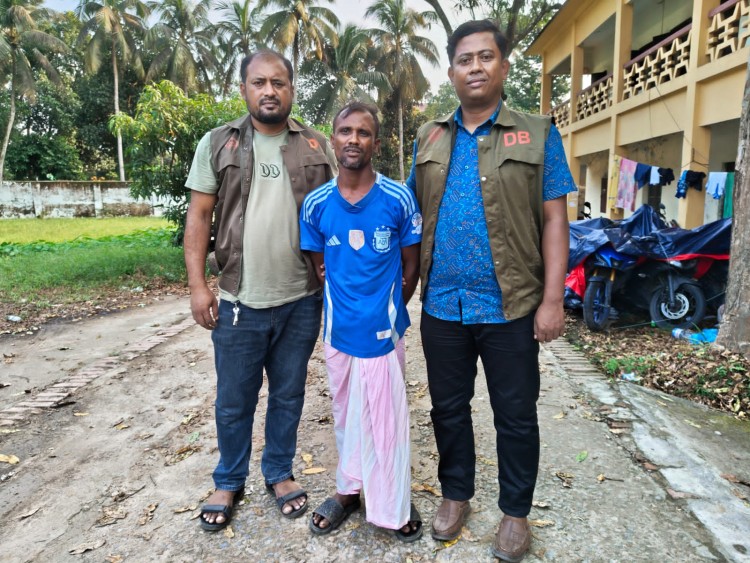 কুমিল্লায় স্কুলছাত্রী হত্যা: চট্টগ্রাম থেকে সিএনজিচালক গ্রেপ্তার, উদ্ধার আইফোন